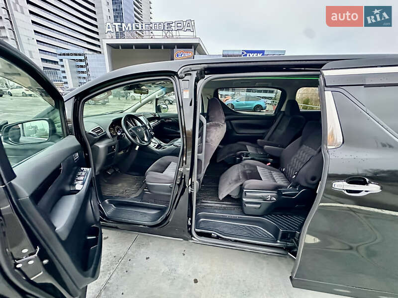 Мінівен Toyota Vellfire 2018 в Києві