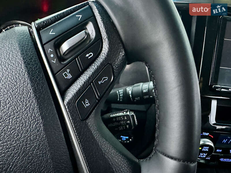 Мінівен Toyota Vellfire 2018 в Києві