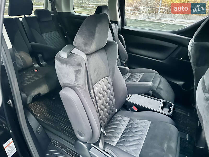 Мінівен Toyota Vellfire 2018 в Києві