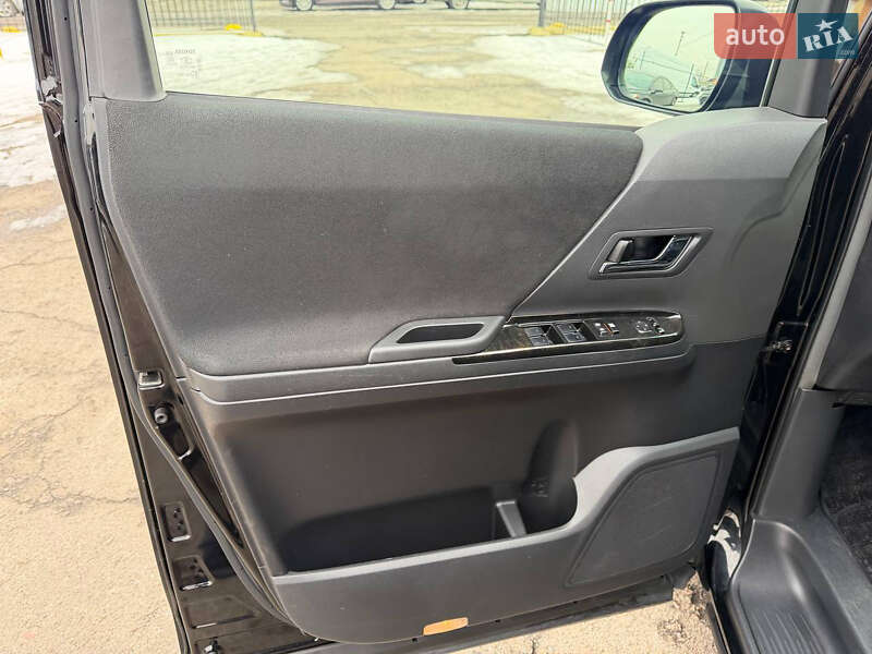 Минивэн Toyota Vellfire 2013 в Киеве