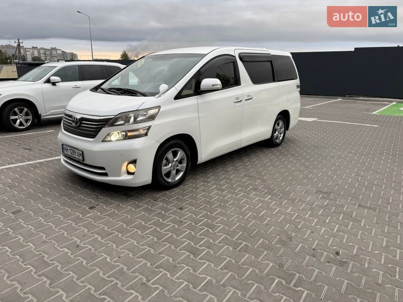 Toyota Vellfire 2010