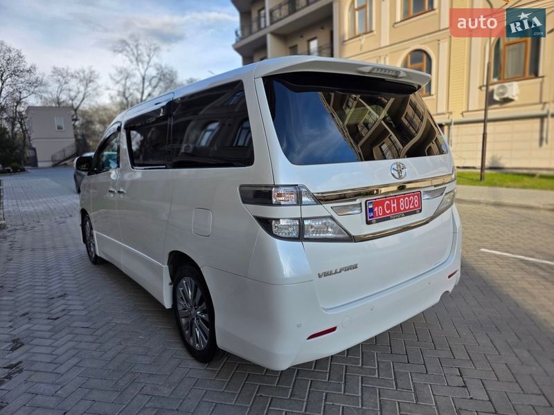 Мінівен Toyota Vellfire 2013 в Одесі