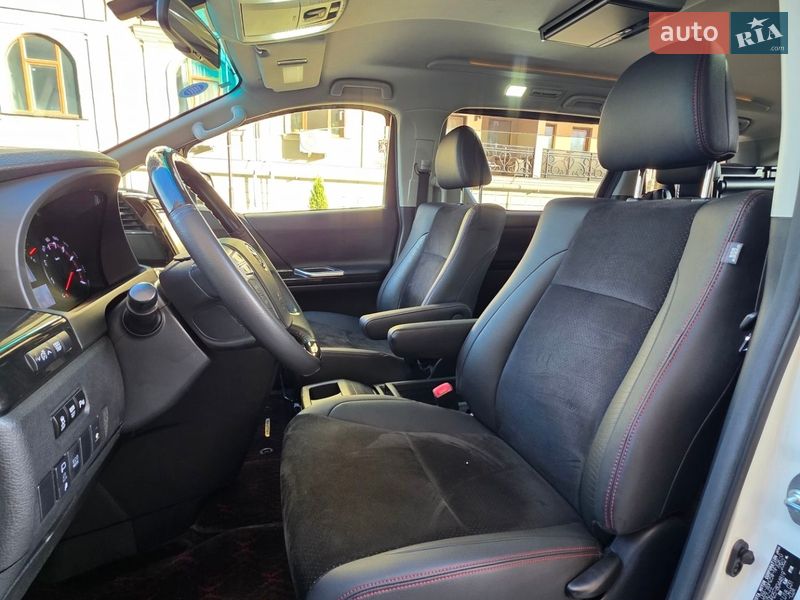 Мінівен Toyota Vellfire 2013 в Одесі