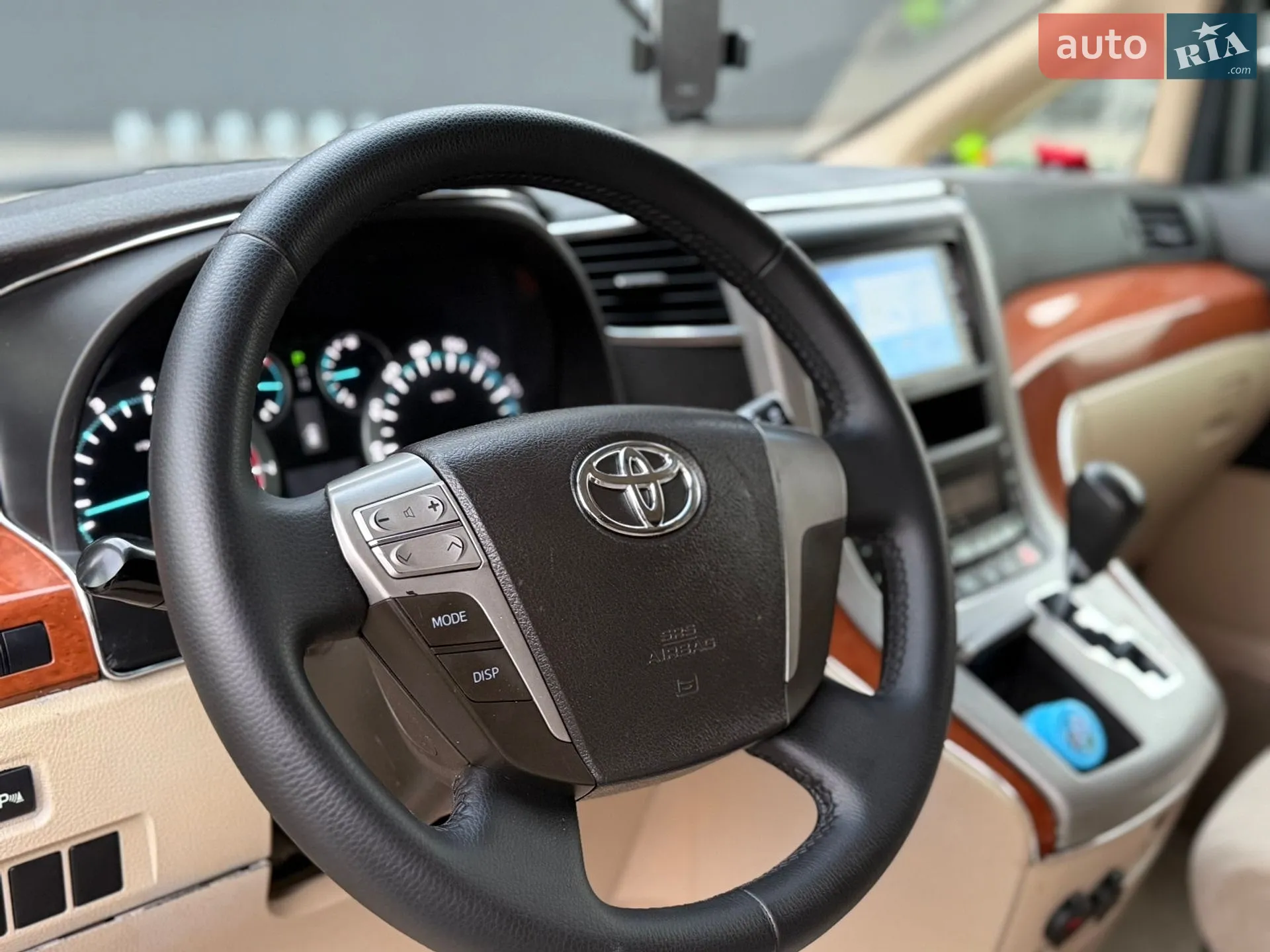 2010 Toyota Vellfire - мініатюра 12