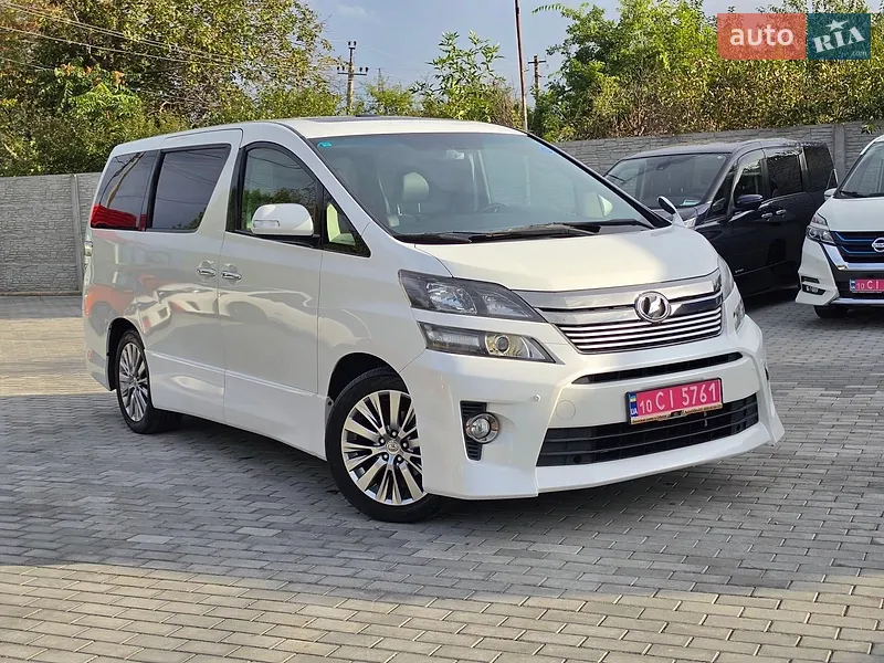 Toyota Vellfire 2013