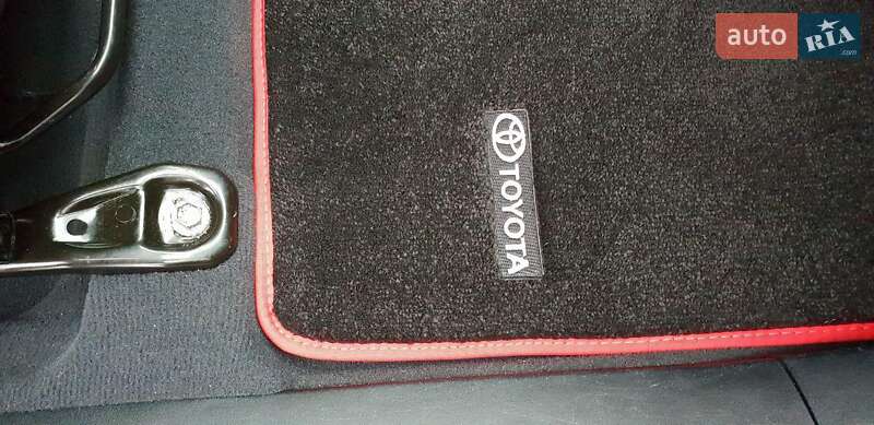 Позашляховик / Кросовер Toyota Venza 2013 в Одесі