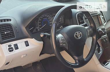 Позашляховик / Кросовер Toyota Venza 2010 в 
