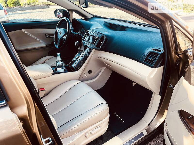 Внедорожник / Кроссовер Toyota Venza 2011 в Дубно