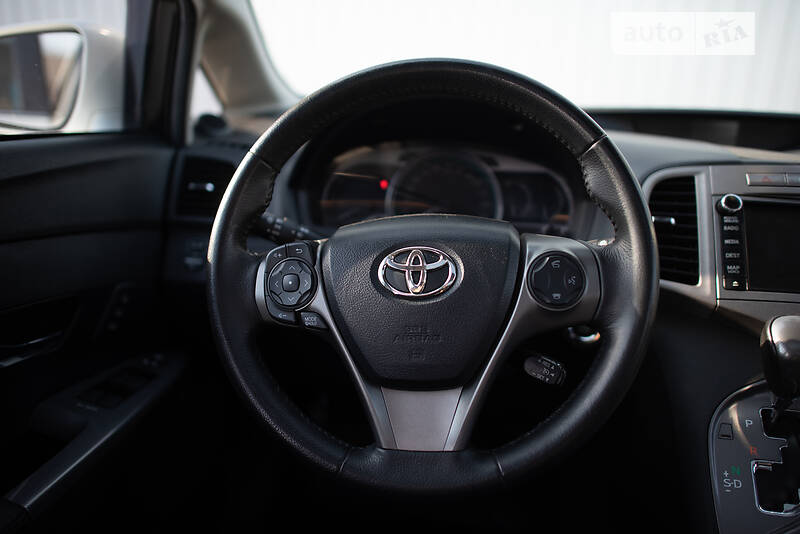 Універсал Toyota Venza 2013 в Чернівцях