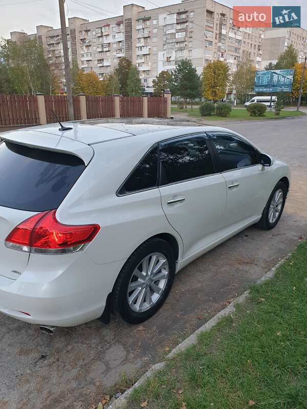 Позашляховик / Кросовер Toyota Venza 2010 в Львові