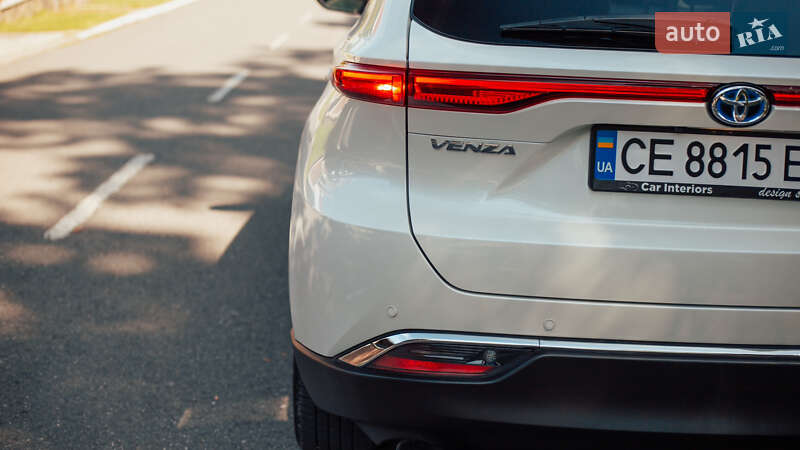 Позашляховик / Кросовер Toyota Venza 2021 в Чернівцях