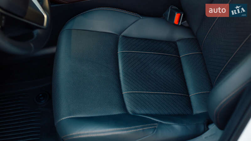 Позашляховик / Кросовер Toyota Venza 2021 в Чернівцях