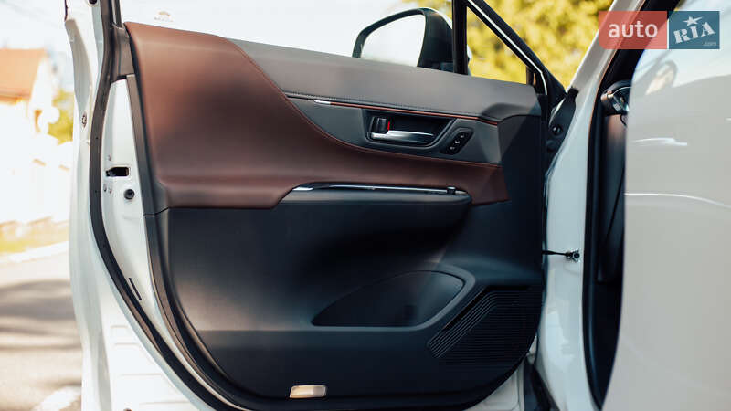 Позашляховик / Кросовер Toyota Venza 2021 в Чернівцях