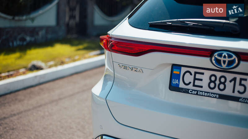 Позашляховик / Кросовер Toyota Venza 2021 в Чернівцях