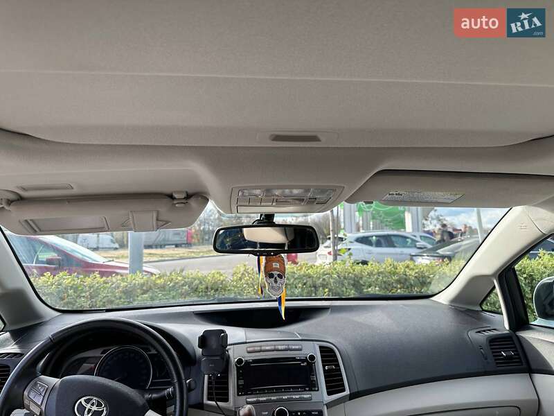 Позашляховик / Кросовер Toyota Venza 2011 в Житомирі