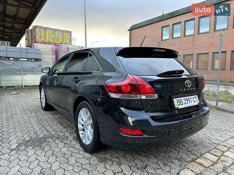Позашляховик / Кросовер Toyota Venza 2013 в Києві