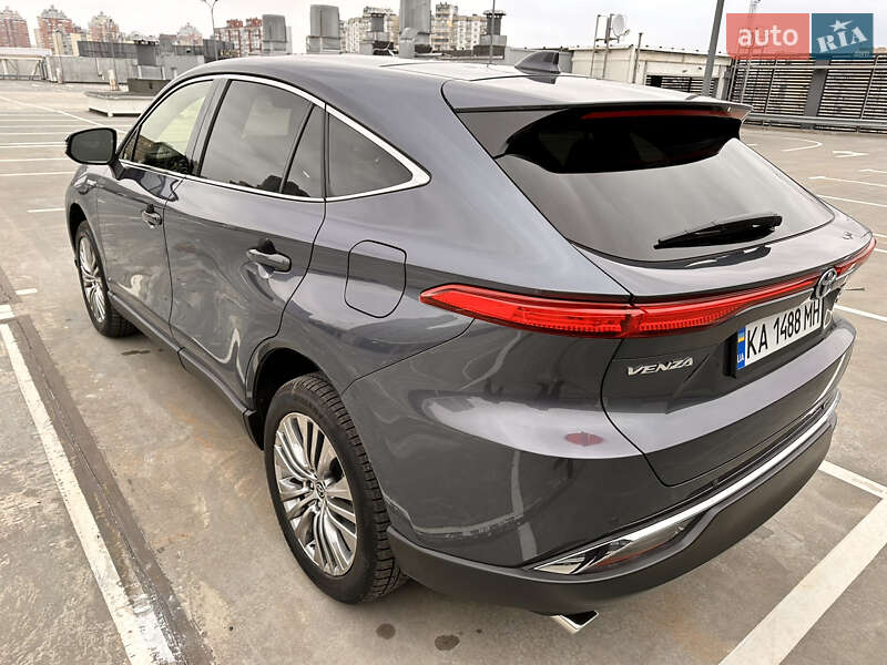Позашляховик / Кросовер Toyota Venza 2021 в Києві