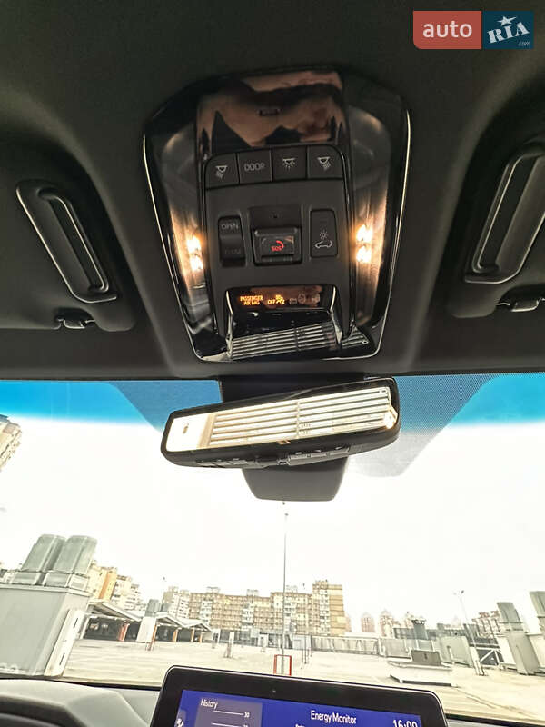 Позашляховик / Кросовер Toyota Venza 2021 в Києві