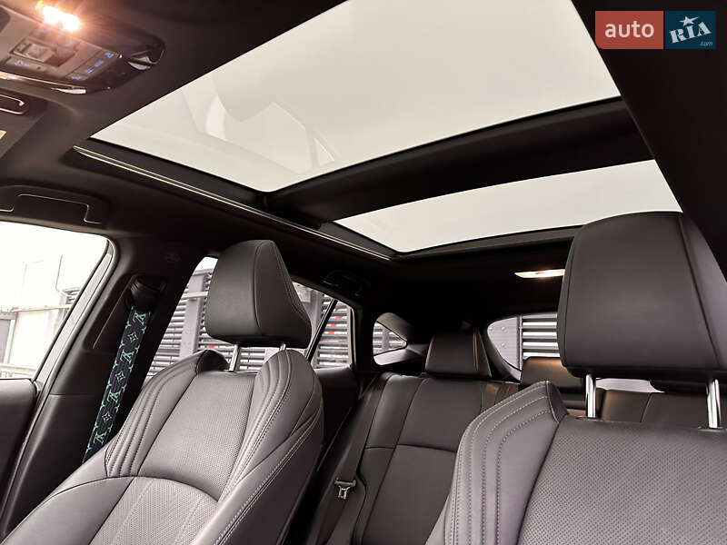 Позашляховик / Кросовер Toyota Venza 2021 в Києві