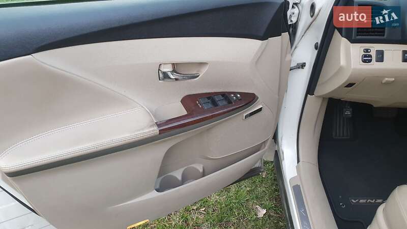 Внедорожник / Кроссовер Toyota Venza 2011 в Черкассах