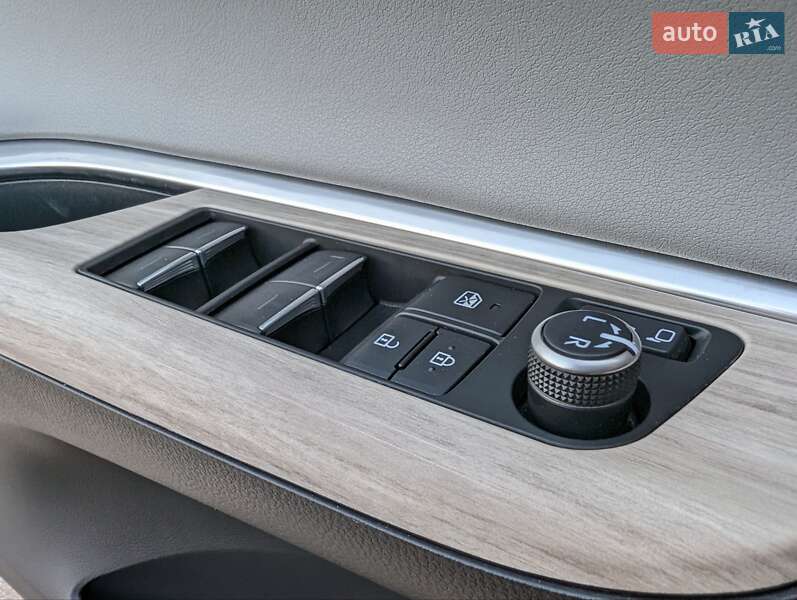 Внедорожник / Кроссовер Toyota Venza 2021 в Киеве