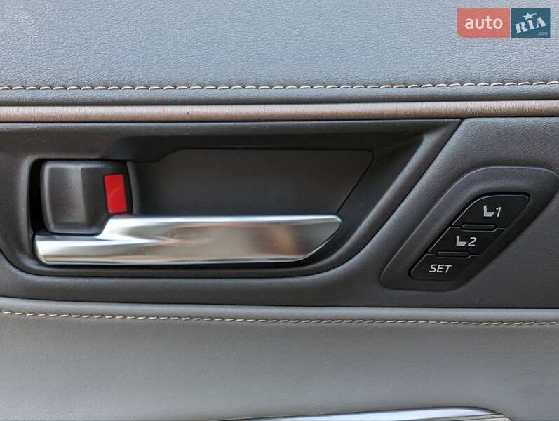 Внедорожник / Кроссовер Toyota Venza 2021 в Киеве