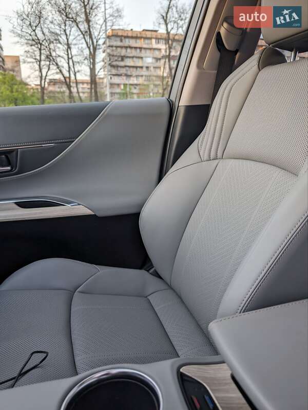 Внедорожник / Кроссовер Toyota Venza 2021 в Киеве