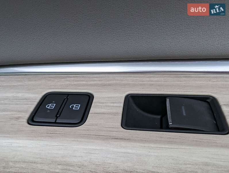 Внедорожник / Кроссовер Toyota Venza 2021 в Киеве