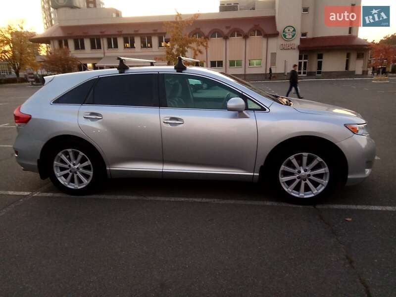 Позашляховик / Кросовер Toyota Venza 2011 в Києві