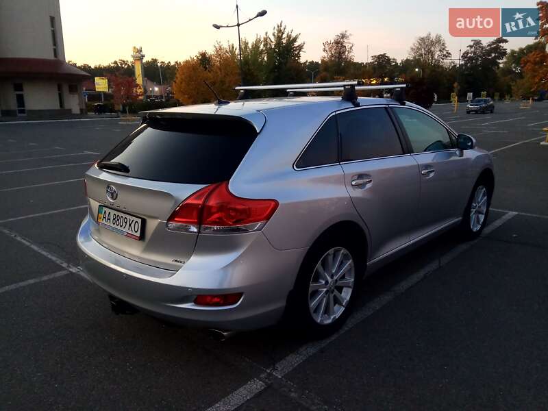 Позашляховик / Кросовер Toyota Venza 2011 в Києві