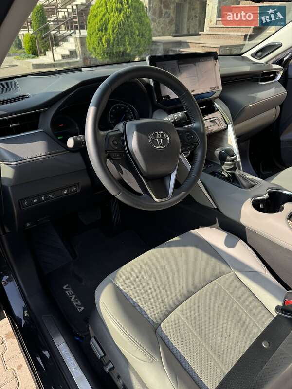 Позашляховик / Кросовер Toyota Venza 2021 в Чернівцях