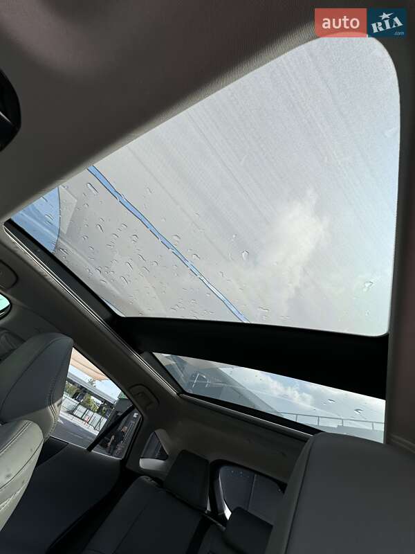 Позашляховик / Кросовер Toyota Venza 2021 в Чернівцях