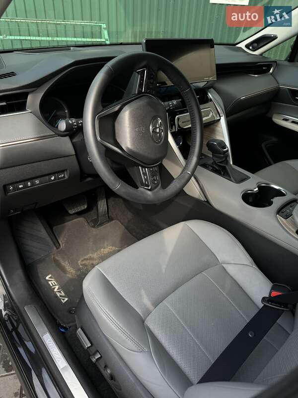 Позашляховик / Кросовер Toyota Venza 2021 в Чернівцях