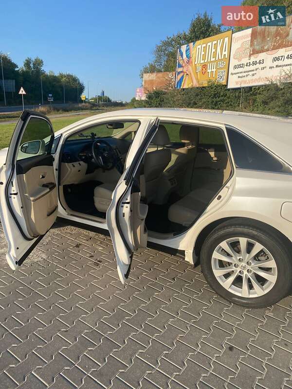 Позашляховик / Кросовер Toyota Venza 2015 в Тернополі