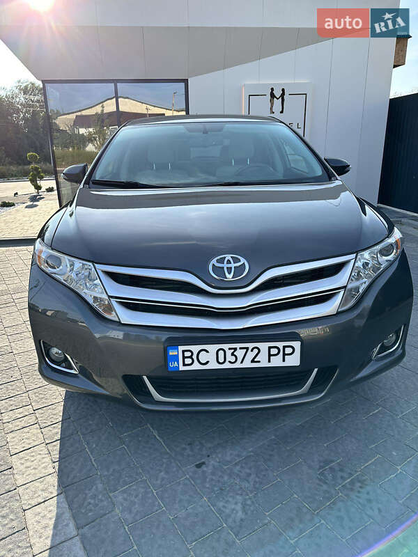 Позашляховик / Кросовер Toyota Venza 2014 в Львові