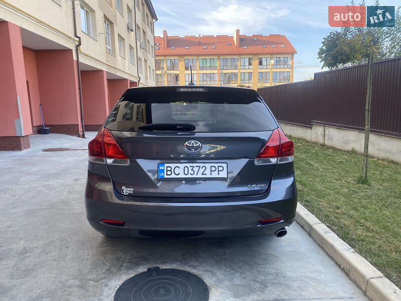 Позашляховик / Кросовер Toyota Venza 2014 в Львові