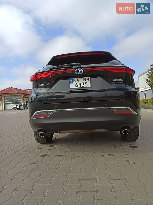 Позашляховик / Кросовер Toyota Venza 2021 в Києві