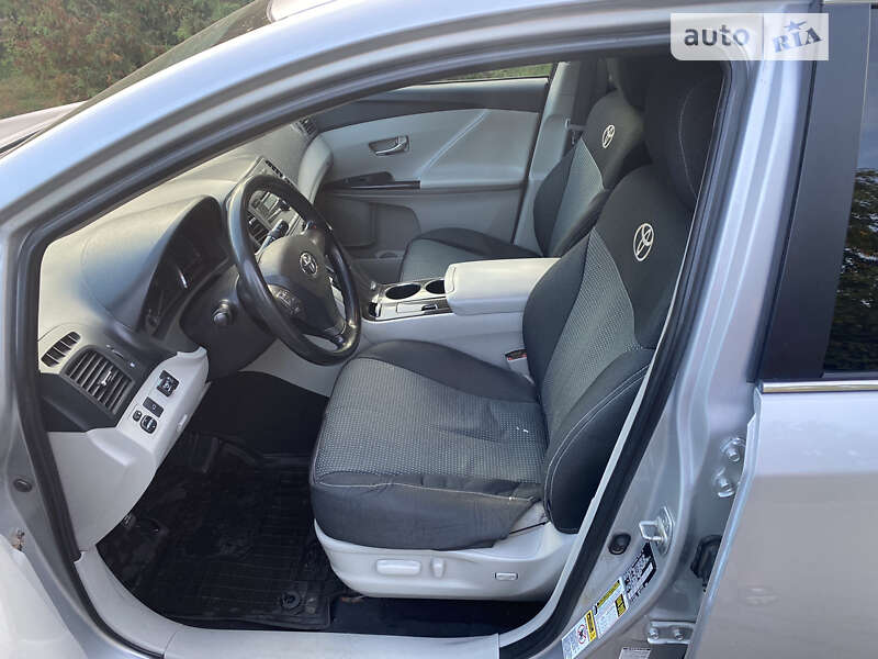 Внедорожник / Кроссовер Toyota Venza 2010 в Конотопе