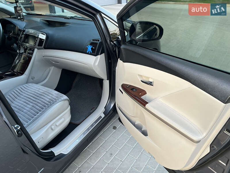 Позашляховик / Кросовер Toyota Venza 2011 в Бершаді