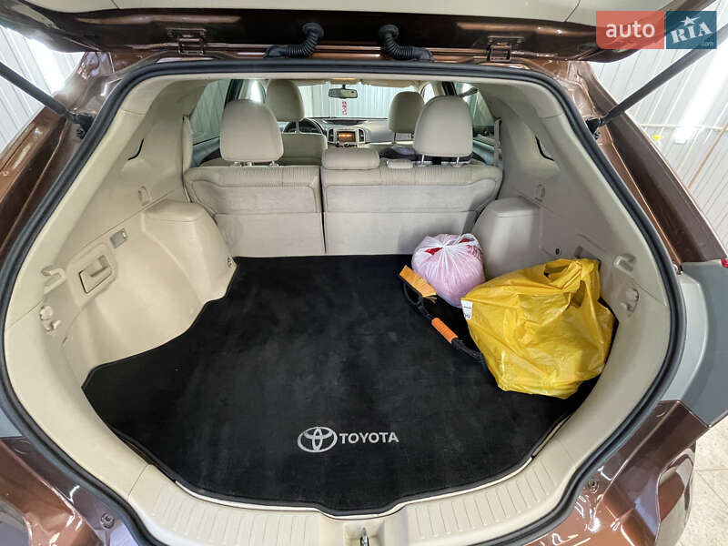 Позашляховик / Кросовер Toyota Venza 2012 в Тернополі