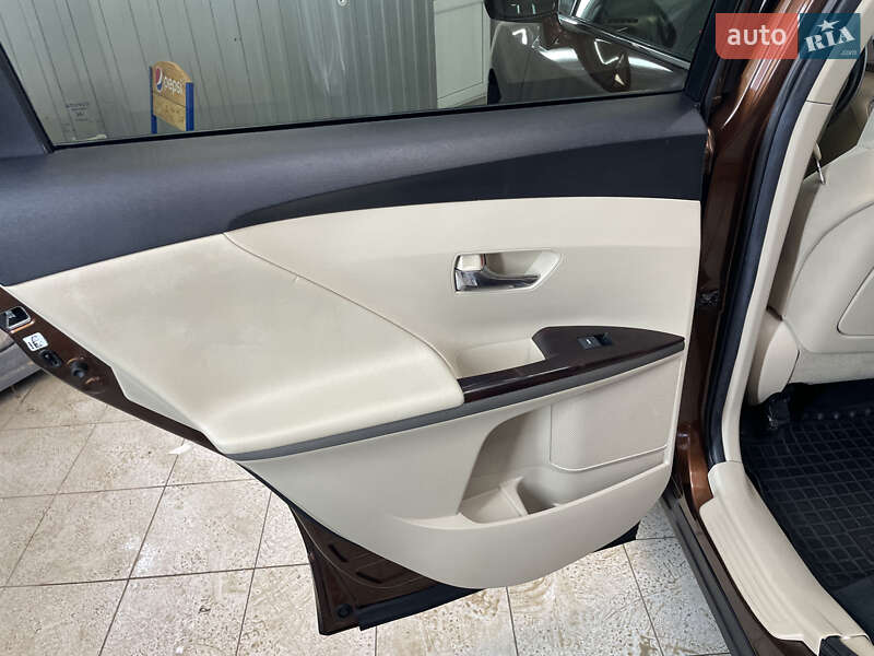 Позашляховик / Кросовер Toyota Venza 2012 в Тернополі