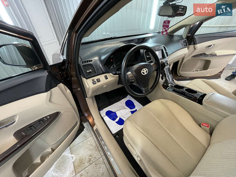 Позашляховик / Кросовер Toyota Venza 2012 в Тернополі