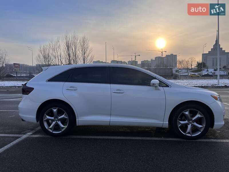 Позашляховик / Кросовер Toyota Venza 2013 в Києві