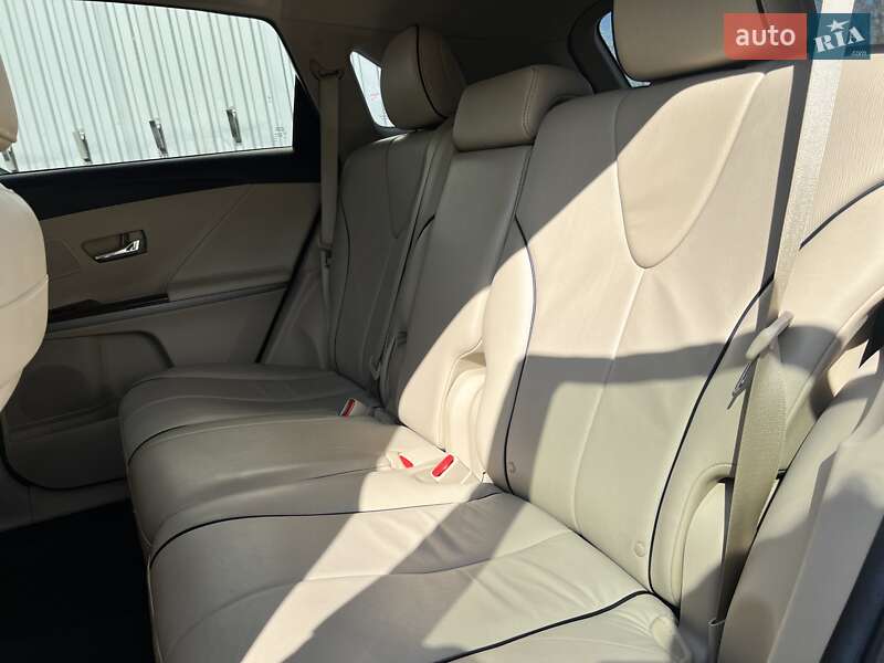Позашляховик / Кросовер Toyota Venza 2013 в Києві