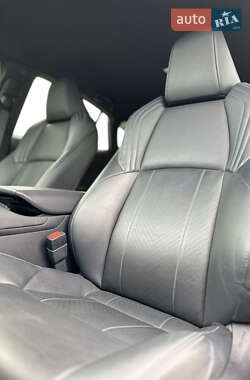 Позашляховик / Кросовер Toyota Venza 2020 в 