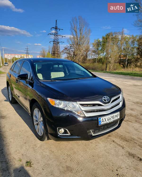 Позашляховик / Кросовер Toyota Venza 2013 в 