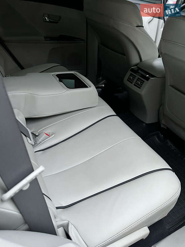 Внедорожник / Кроссовер Toyota Venza 2010 в Кривом Роге