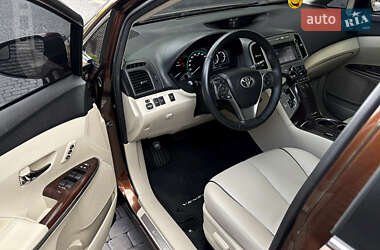 Позашляховик / Кросовер Toyota Venza 2014 в 
