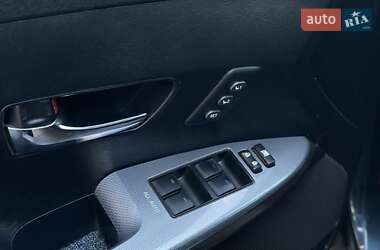 Позашляховик / Кросовер Toyota Venza 2013 в 