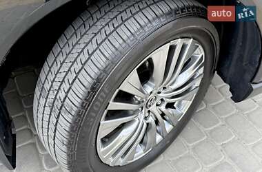 Позашляховик / Кросовер Toyota Venza 2024 в 